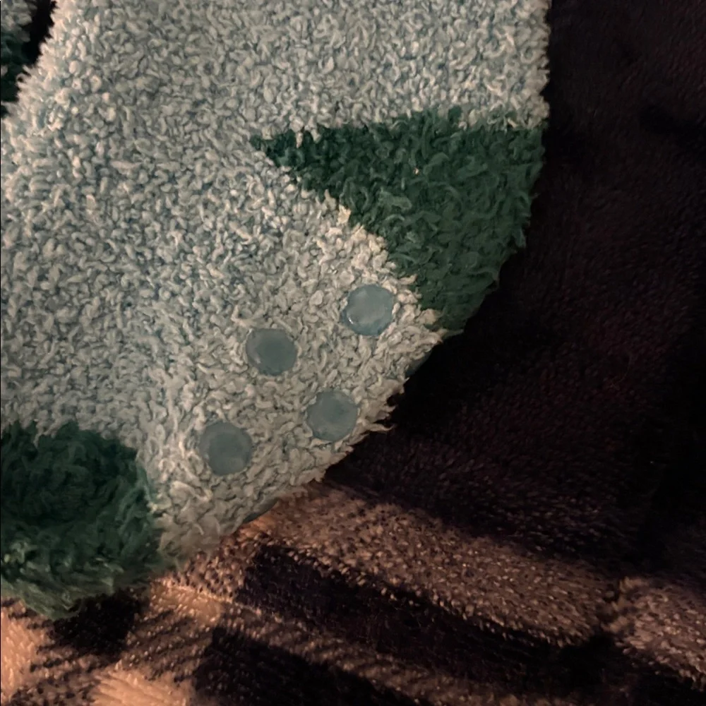 Cozy Kids' Fuzzy Socks Set - Red and Green